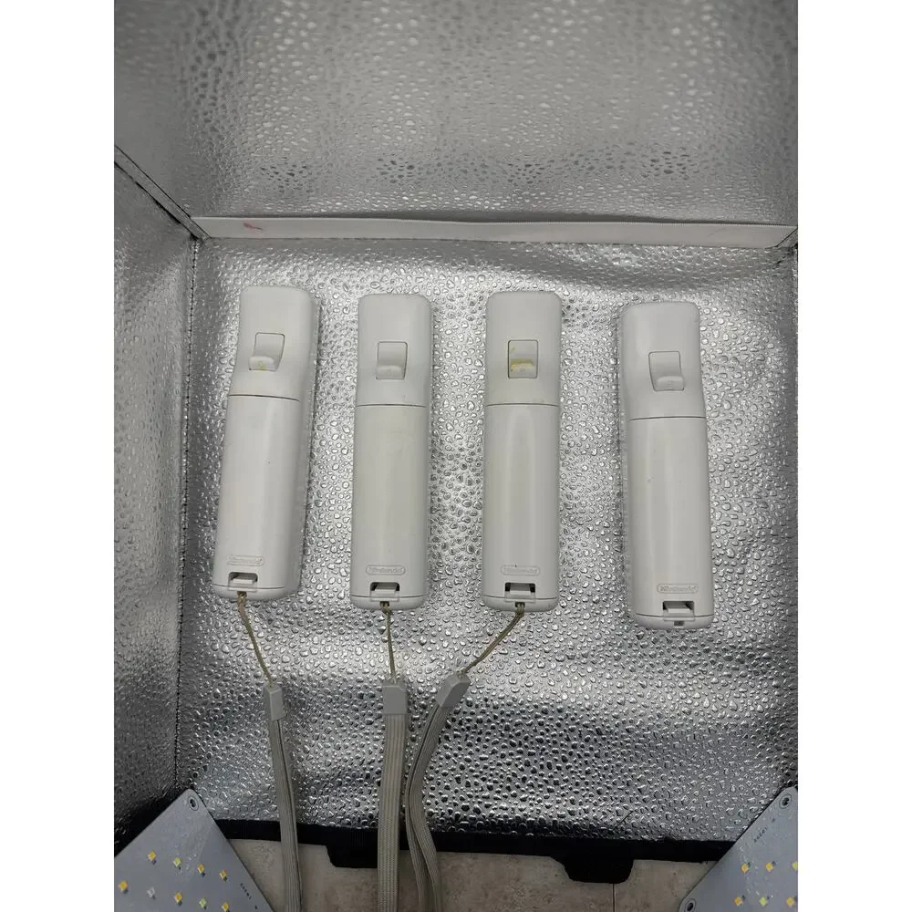 Nintendo OEM White Wiimote With Nunchuck Controller Set Combo RVL-003 Lot of 4 - Picture 4 of 6